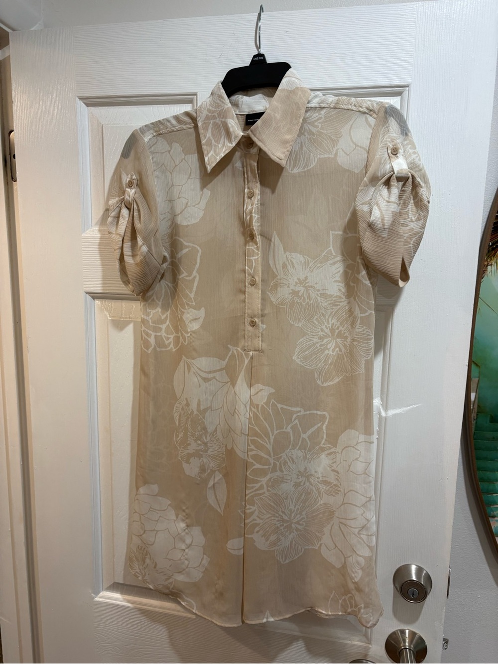 New York & Company Beige Floral Short-Sleeve Shirt Dress